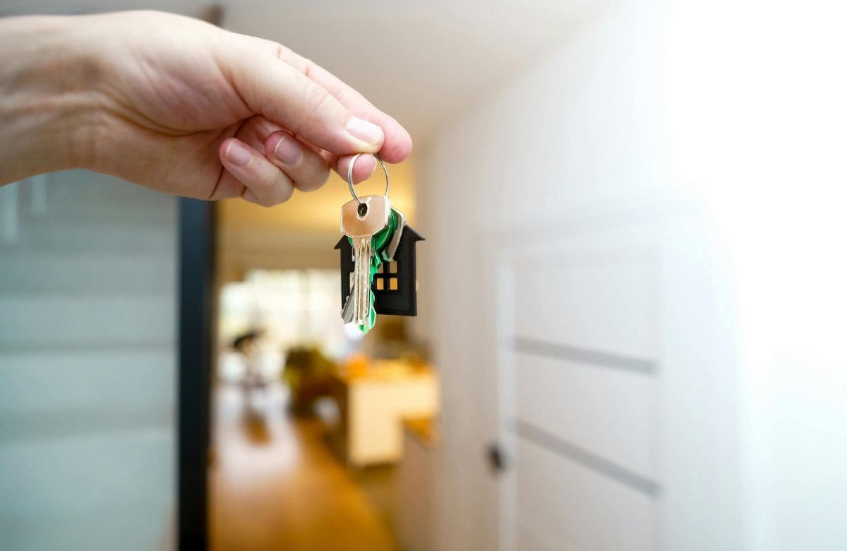 La prescripción adquisitiva permite pedir la propiedad de una casa abandonada si la persona demuestra ante un juez que la ha poseído durante años como dueña, de forma pacífica, pública y continua. | Foto: Especial GH.