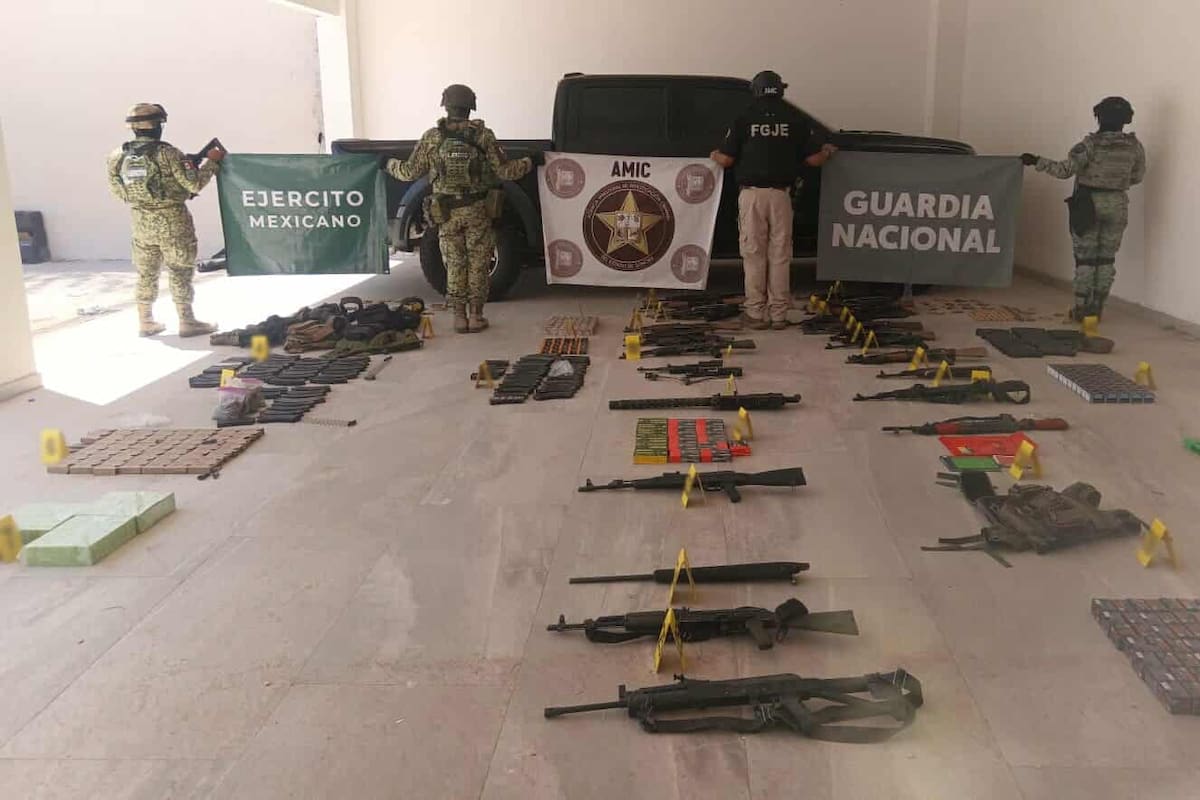 Aseguran arsenal de armass y droga en un domicilio de Caborca; TODO esto incautaron