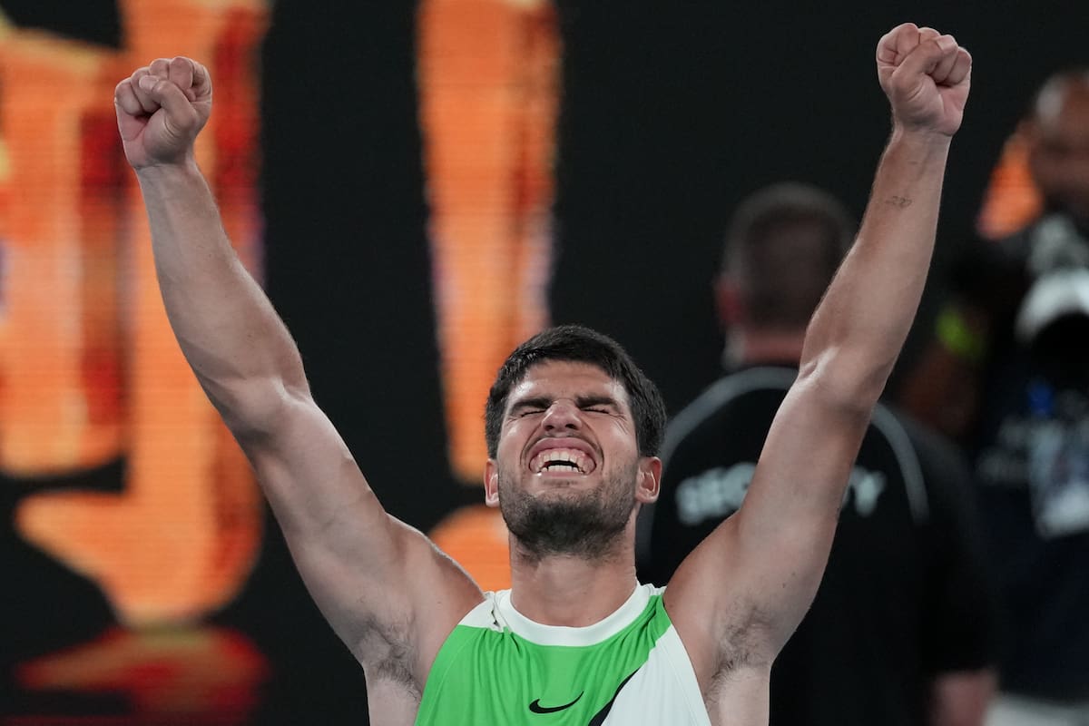 Carlos Alcaraz destroza a De Miñaur y vuela a semifinales de Australia sin ceder sets