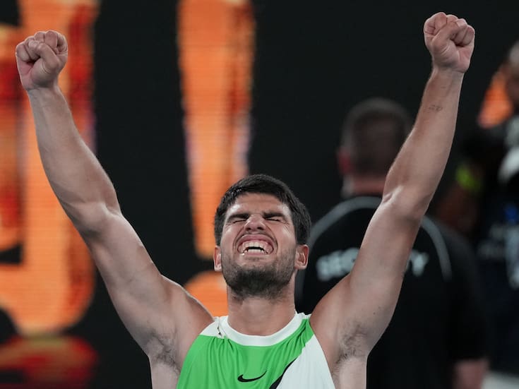 Carlos Alcaraz destroza a De Miñaur y vuela a semifinales de Australia sin ceder sets