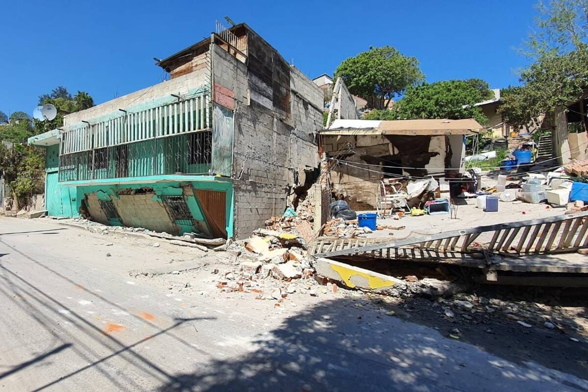 Aumentan a 274 casas con engomado rojo en Camino Verde, Tijuana