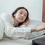 Si te despiertas a las 3:33 a.m. de forma constante, especialistas lo vinculan con alteraciones hormonales y estrés nocturno