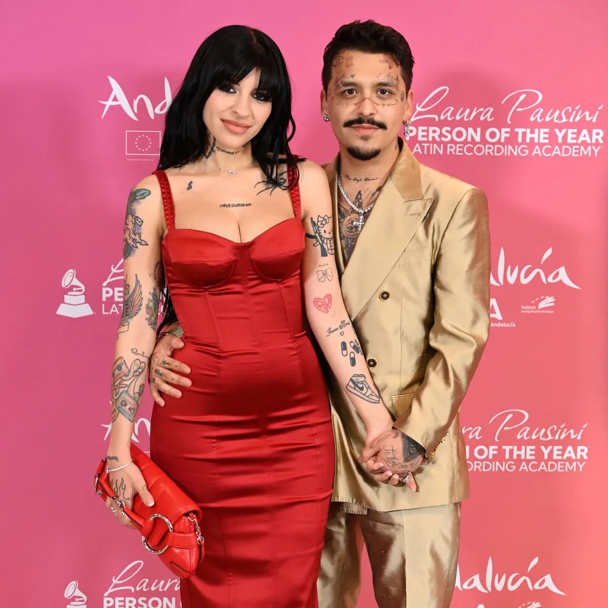 Christian Nodal y Cazzu eran pareja durante una aparición pública