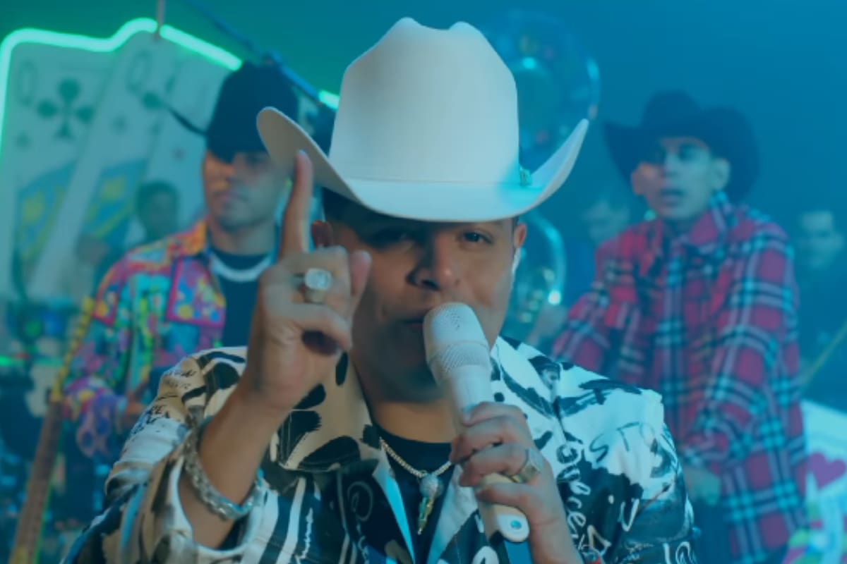 Grupo Firme desobedece autoridades y canta narcocorrido en concierto en La Paz (VIDEO)