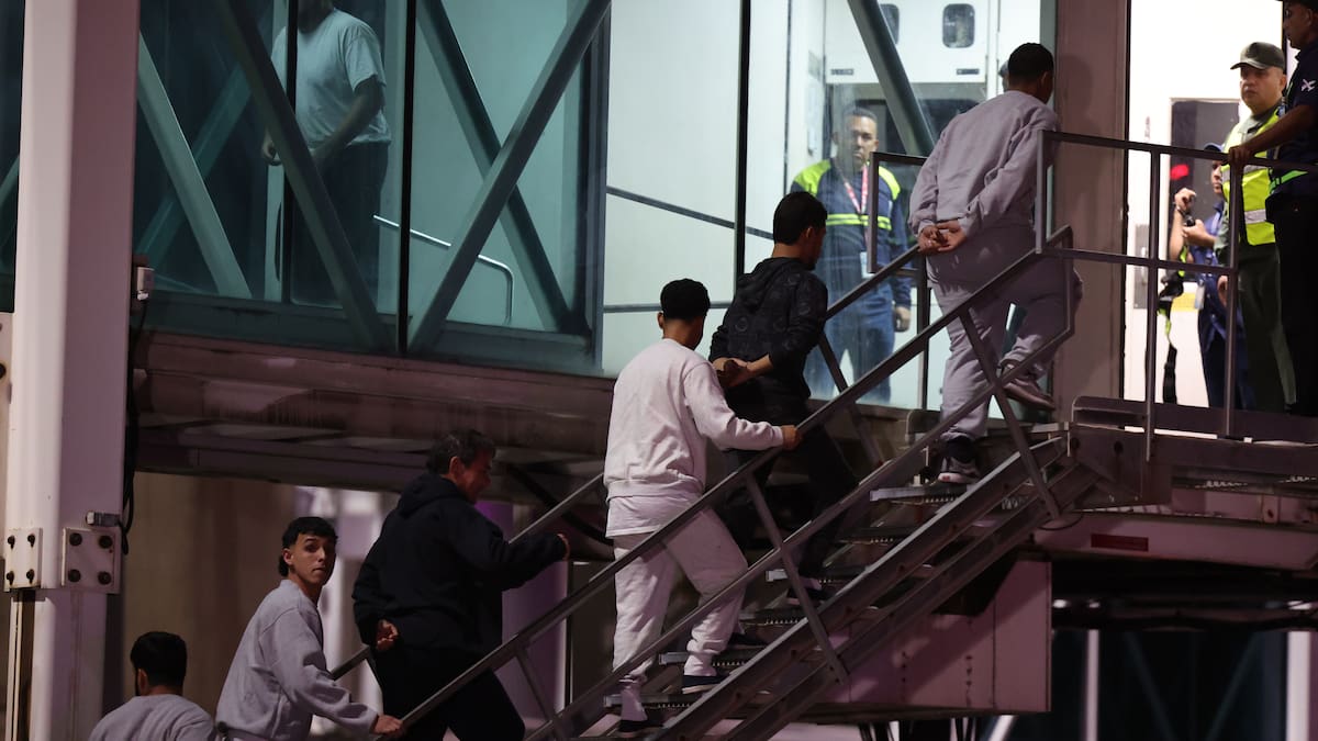 Migrantes latinoamericanos son deportados al Congo por política de terceros países de Trump lo que desata cuestionamientos por derechos humanos