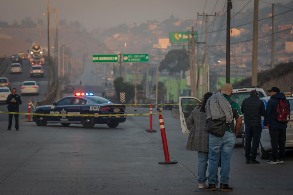 Atropellan a motociclista en bulevar Insurgentes; el responsable huye del lugar