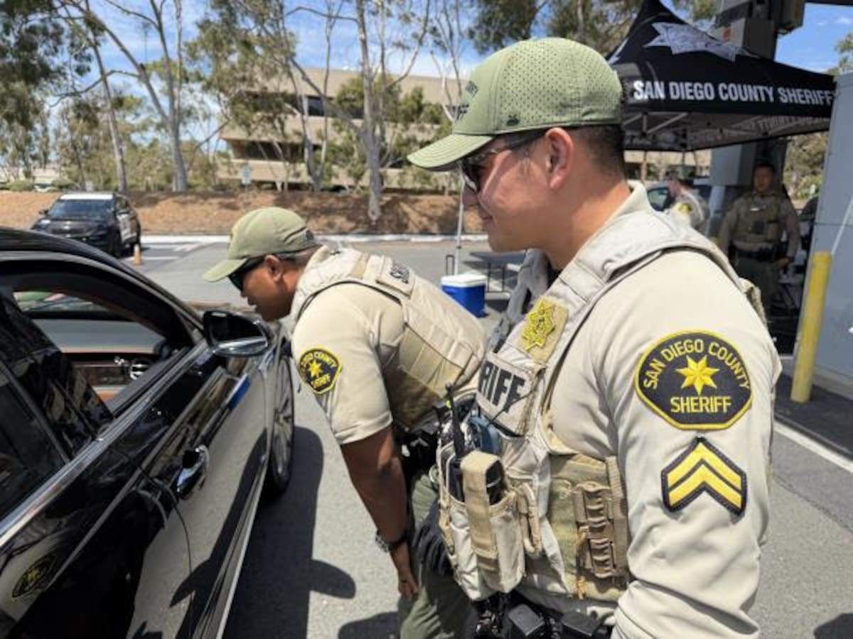 Autoridades de San Diego recibieron 65 armas durante un operativo de recolección, entre ellas 11 rifles de asalto, a cambio de incentivos económicos para los participantes. Foto: Cortesía.