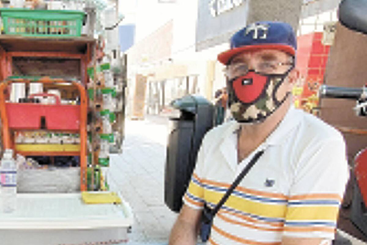 Con lo poquito que vende apenas le alcanza para comer