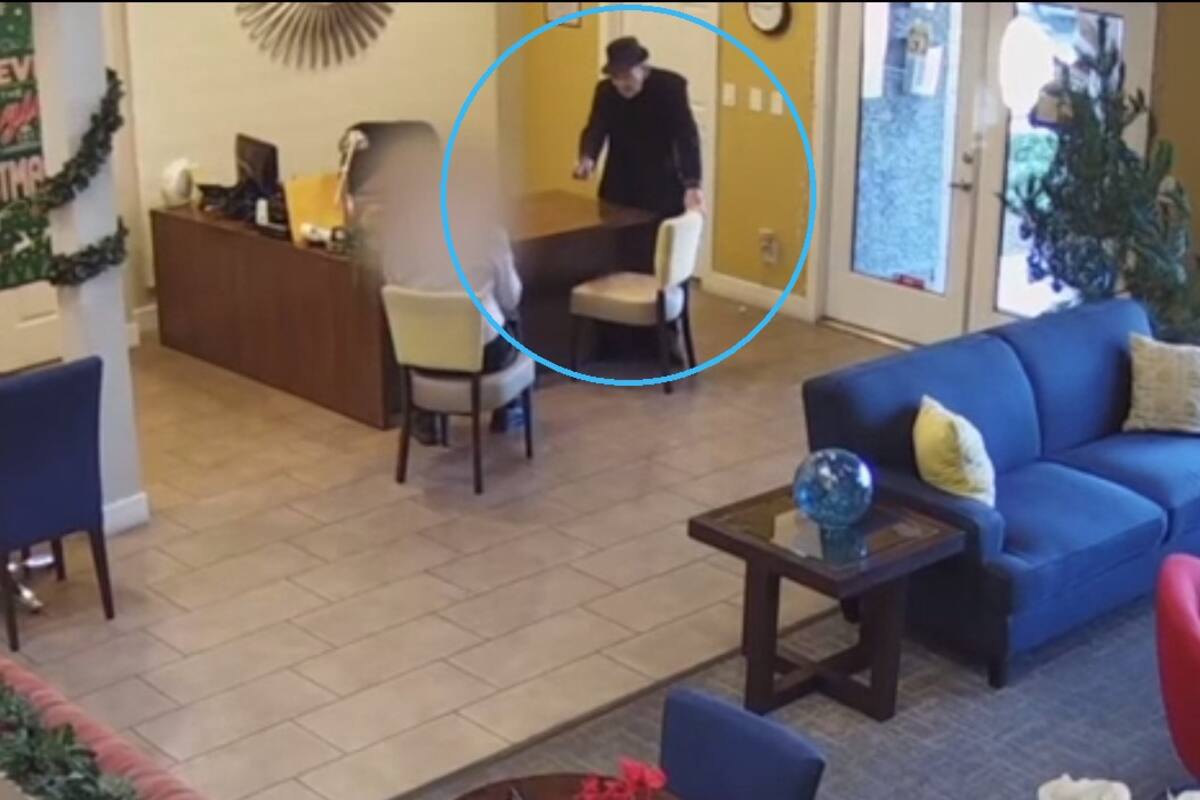 VIDEO: Anciano 'molesto' dispara contra gerente porque su departamento se inundaba