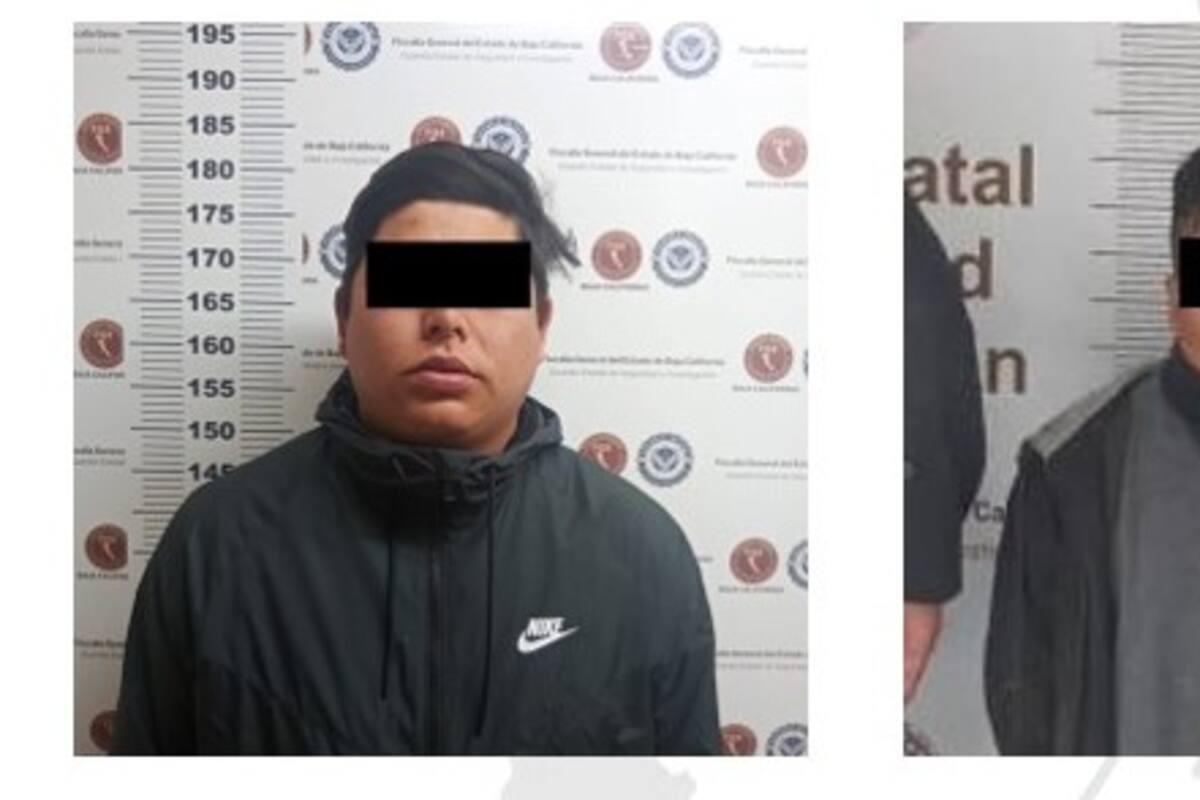 Arrestan a conductor de vehículo equipado con aditamentos policiales