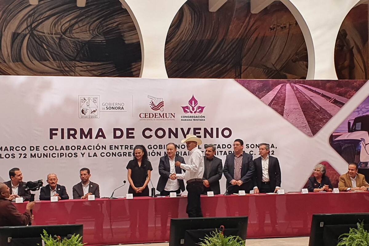 Firma convenio Gobernador con Mariana Trinitaria y entrega maquinaria a municipios