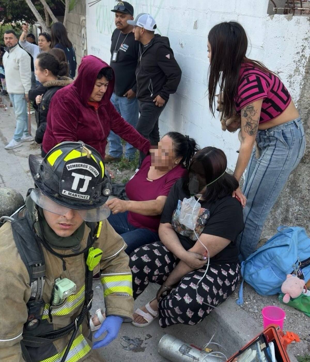En el fraccionamiento Hipódromo, dos personas sufrieron intoxicación por inhalación de humo.