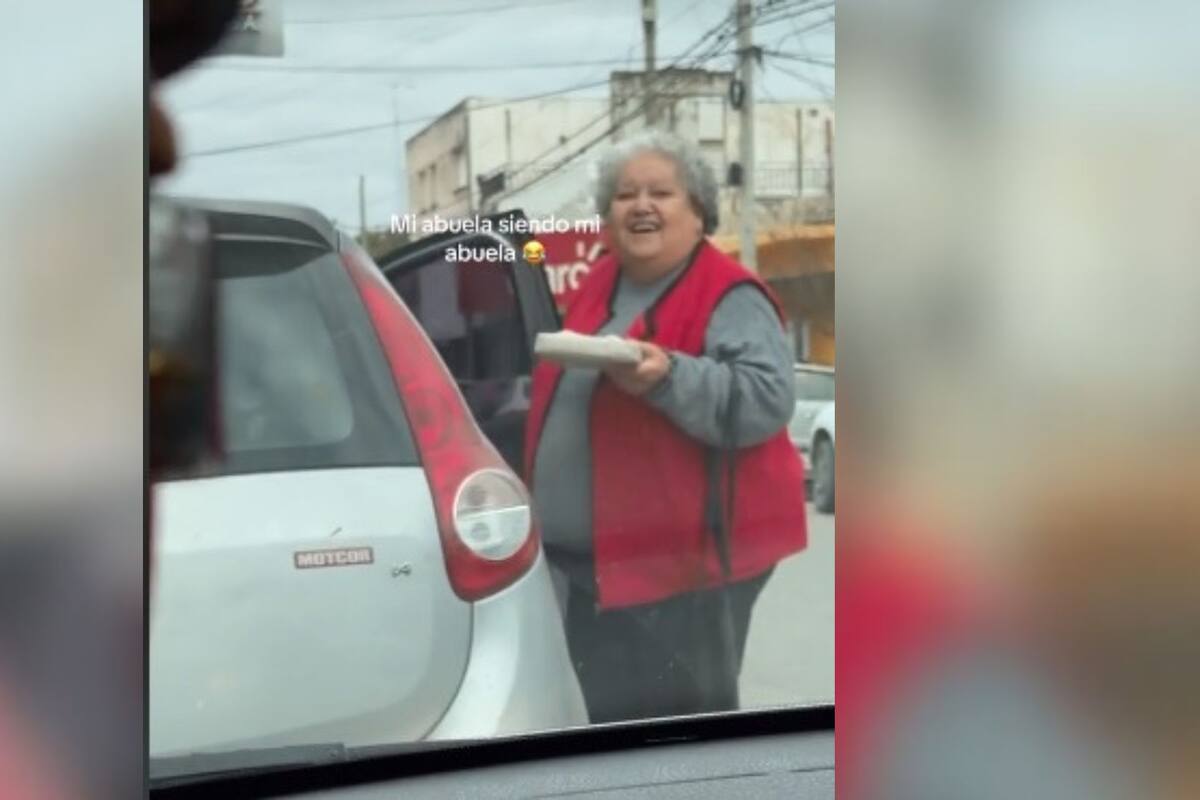 ¡Se subió a otro auto!: Se viraliza TikTok de abuela equivocándose de carro