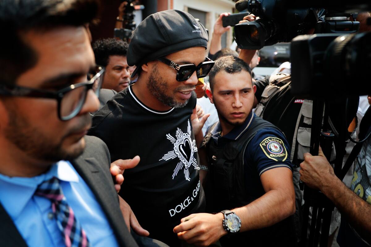 Ronaldinho festeja su cumpleaños 40 en la prisión