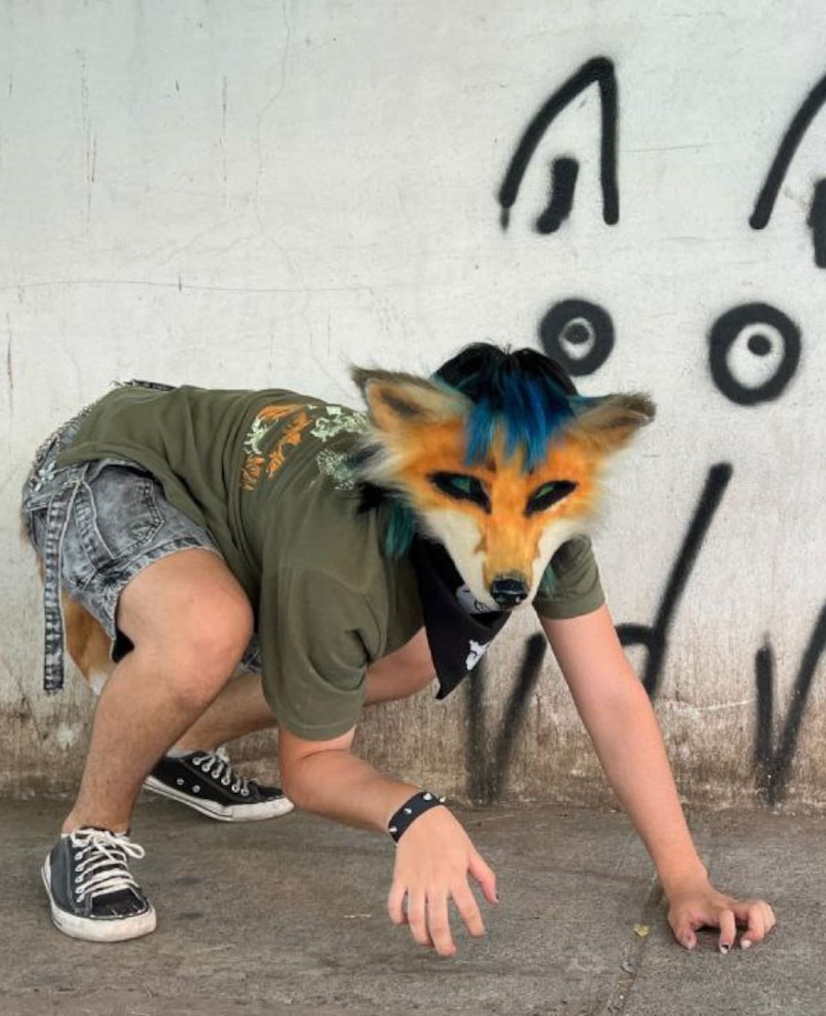 El término therian se ha viralizado en TikTok y otras redes al describir a personas que sienten una conexión identitaria con animales; expertos explican que no es un fenómeno nuevo, sino una subcultura digital que hoy tiene mayor visibilidad y debate público.