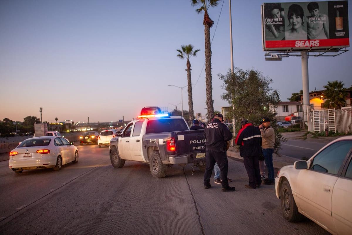 Un accidente de tránsito tipo choque por alcance involucró a tres vehículos y dejó únicamente daños materiales sobre la Vía Rápida Oriente. Foto: Border Zoom