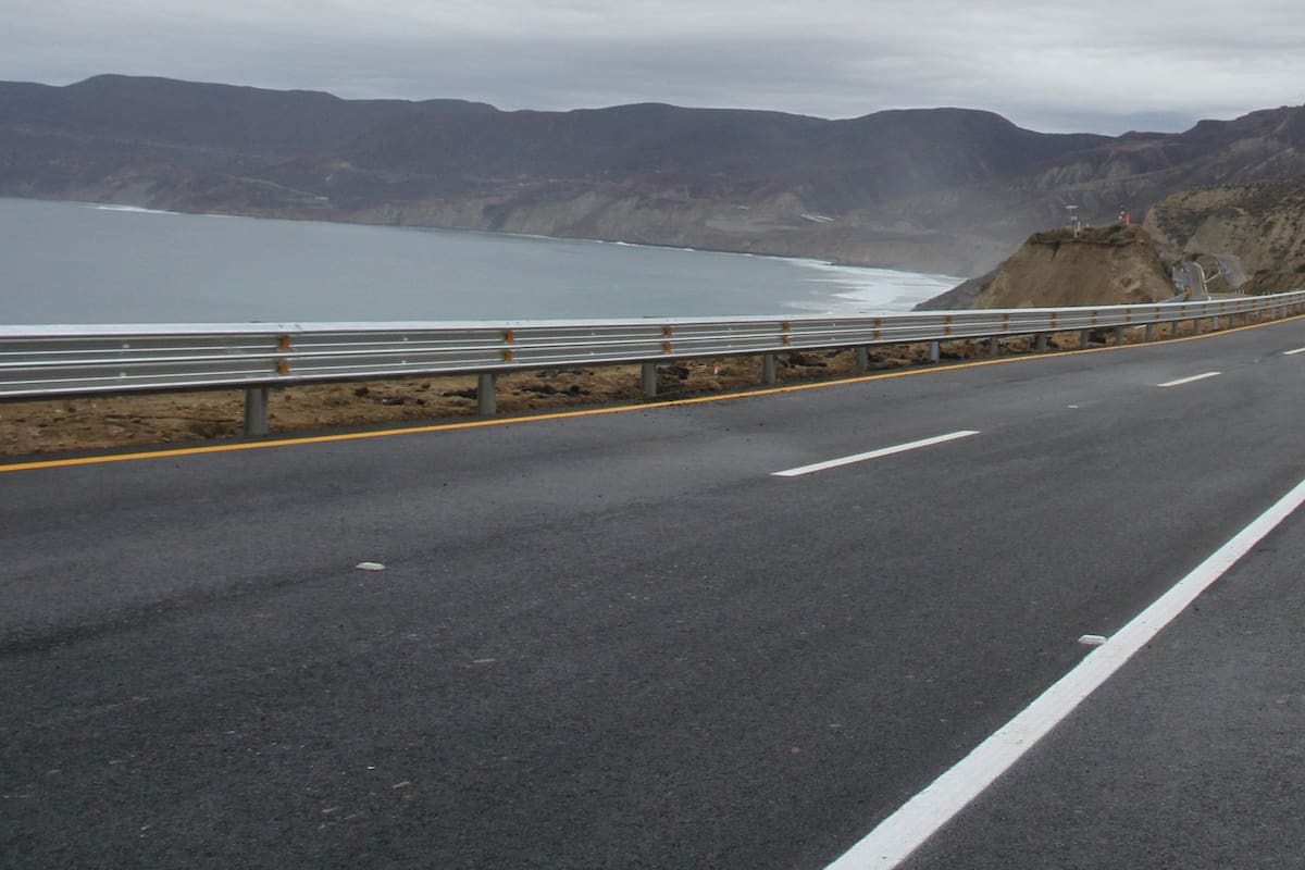 Anuncian cierres nocturnos por sustitución de paso peatonal en carretera Tijuana-Ensenada