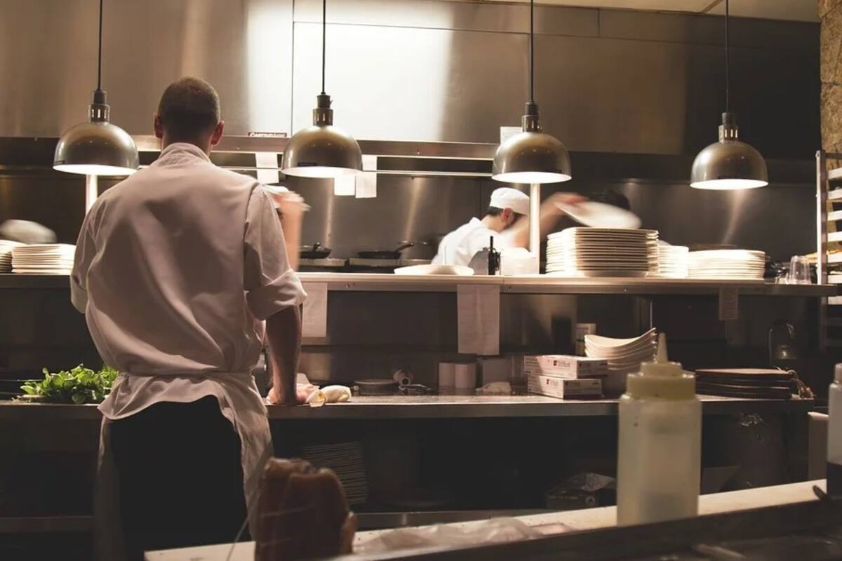 Bajan hasta un 90% las ventas de restaurantes; sector enfrenta crisis por coronavirus