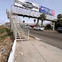Advierten deterioro en puente peatonal de acceso a Playas de Tijuana; piden intervención