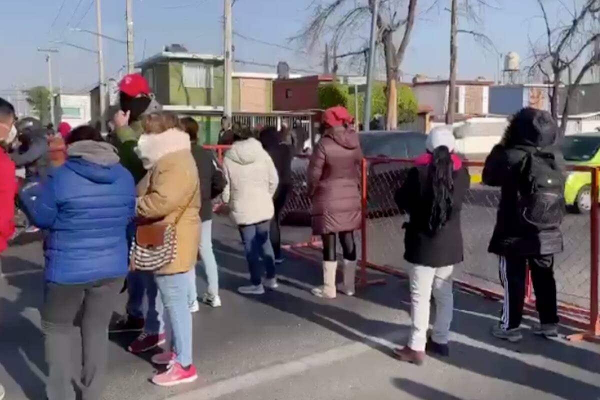 Bloquean calles por vacuna Anti-Covid