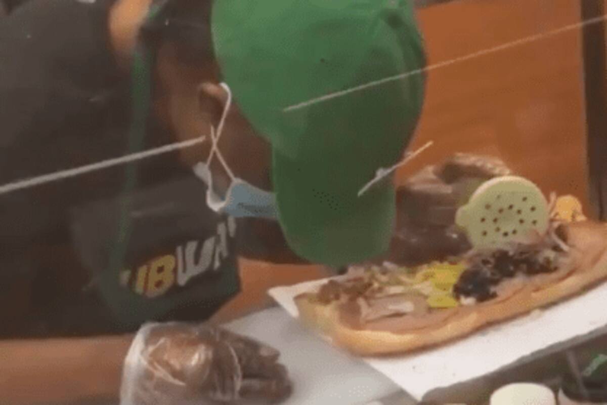 Cocinera de una cadena de comida rápida se queda dormida