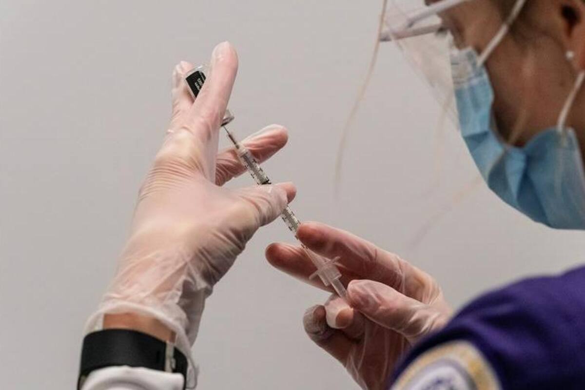 Se manifestarán hoy médicos del IMSS para exigir vacunación anti Covid-19
