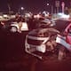 Taxista invade carril de circulación y provoca aparatoso choque
