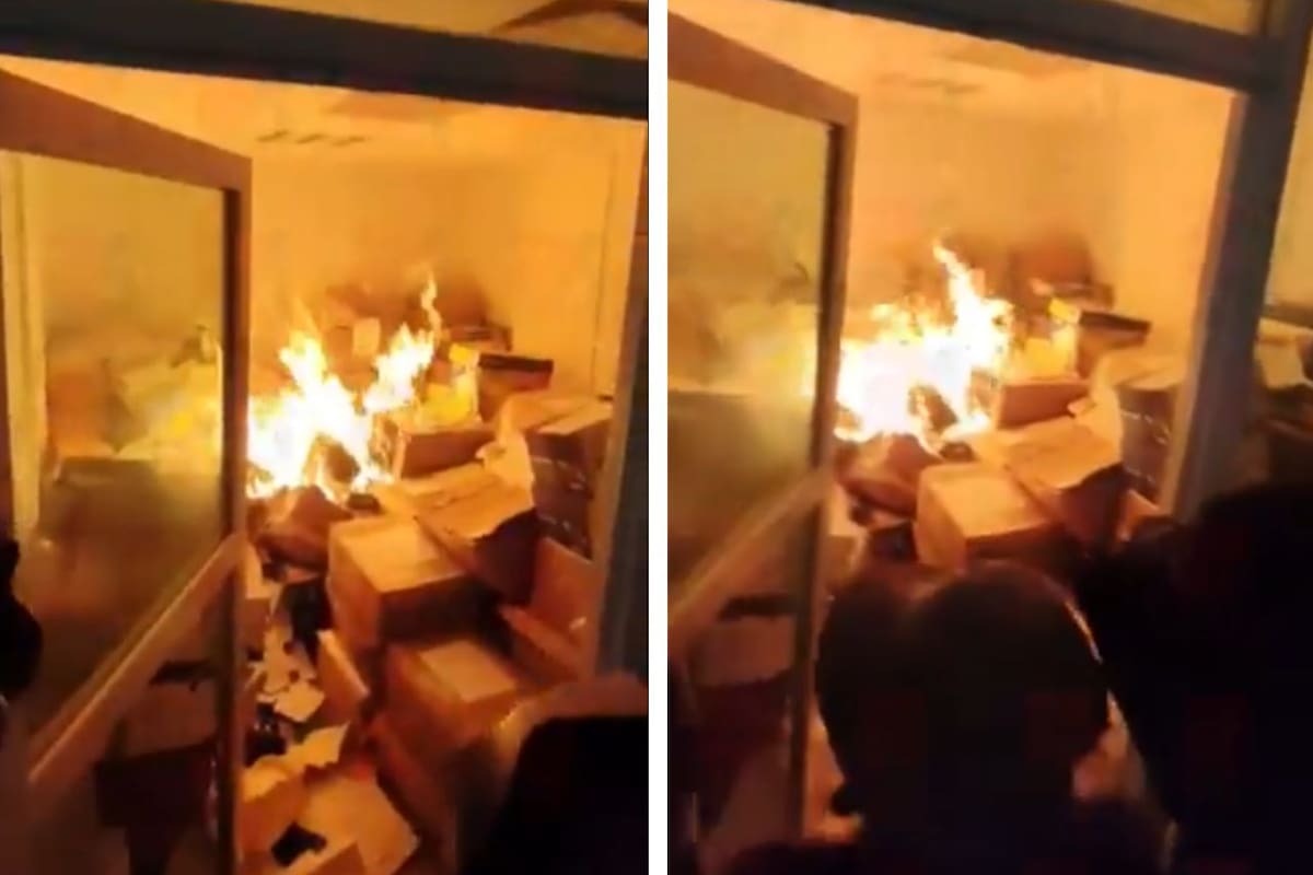 Docentes de la CNTE irrumpieron por la fuerza en la sede del SNTE en Ciudad de México, exigiendo la caída de la Ley del Issste y rechazando la dirigencia sindical. Foto: captura de video