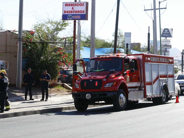 Incendio en subestación eléctrica moviliza a bomberos y afecta suministro de energía en comercios de Hermosillo