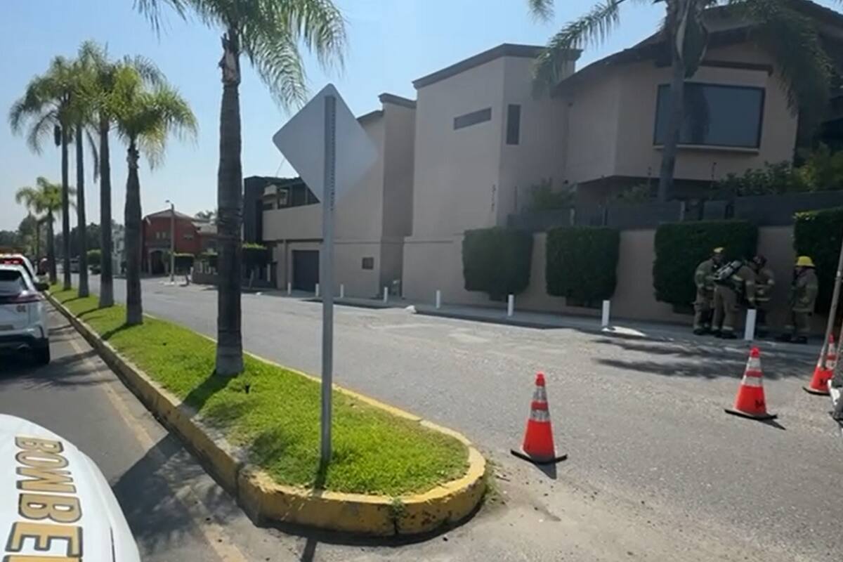 Provoca fuga de gas explosión en alcantarillado en Lomas de Agua Caliente