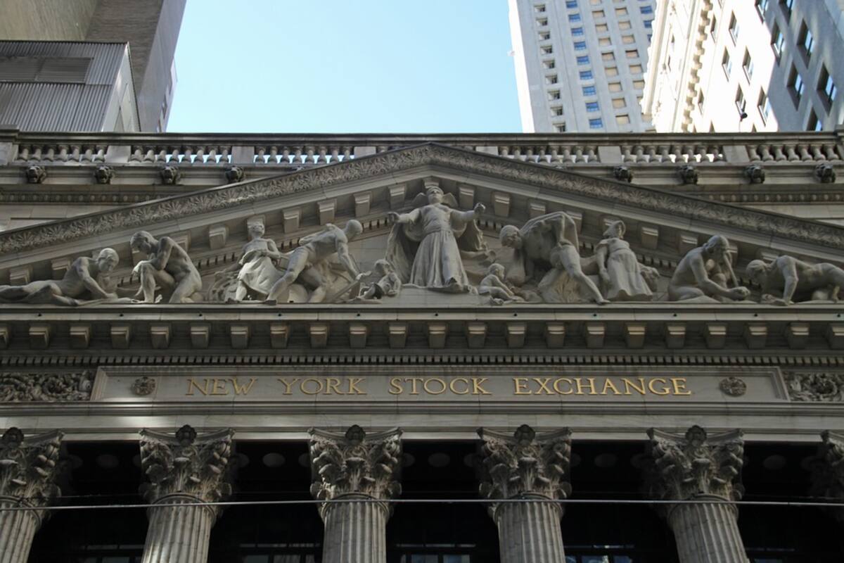 Wall Street cierra con alza tras cifras de empleo positivas en EU