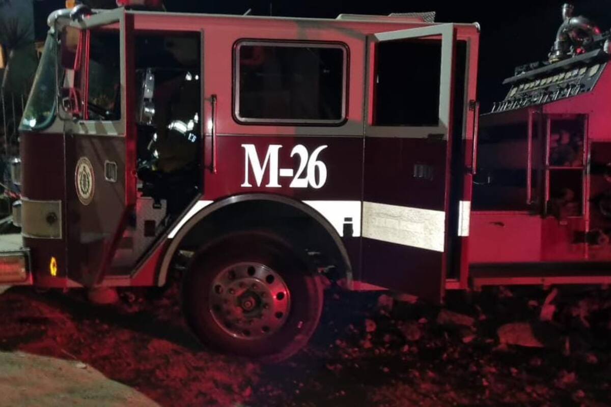Se lesionan en choque 2 bomberos en Maneadero