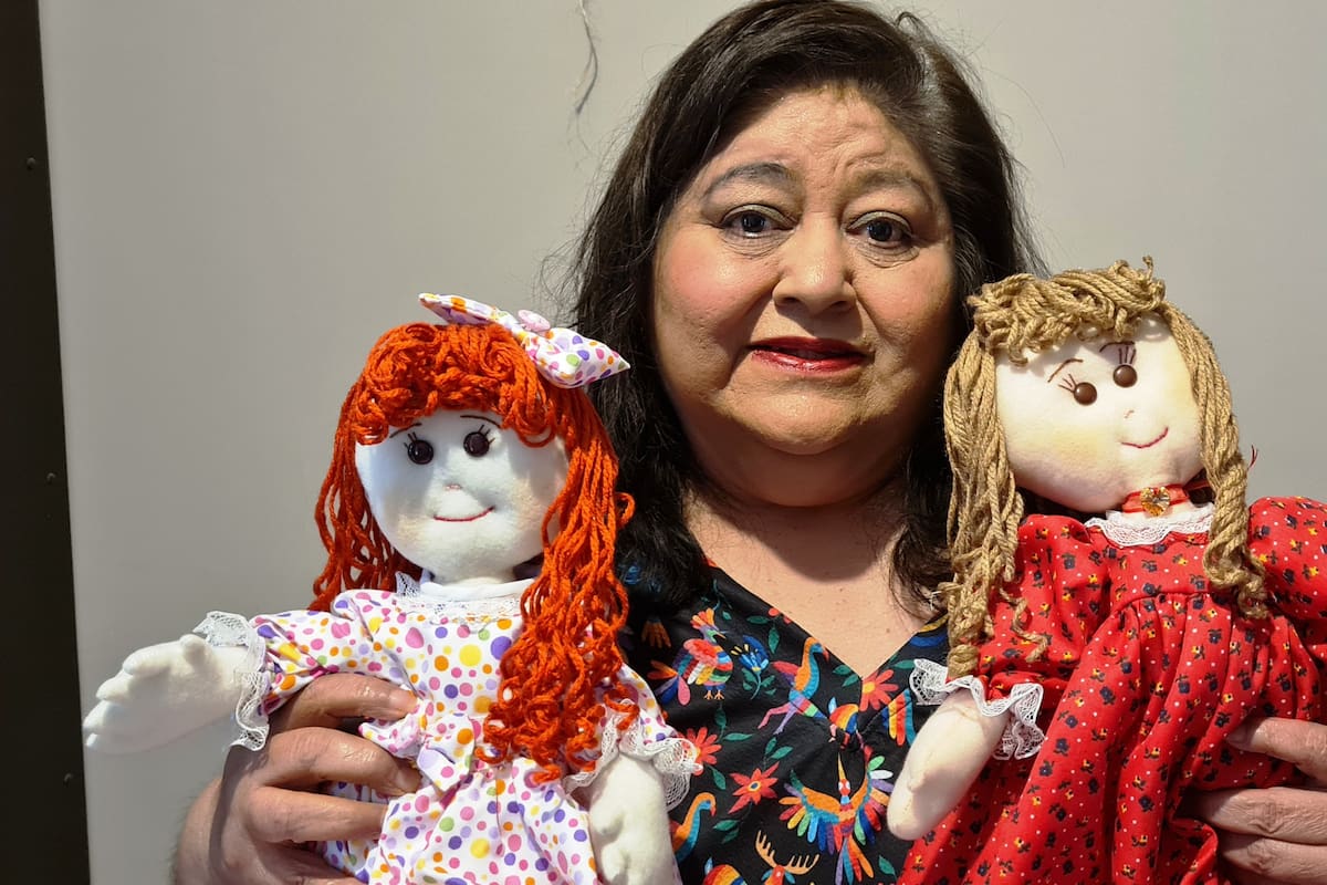 Lucero rifa muñecas para llevar posada a los Comcáac en diciembre