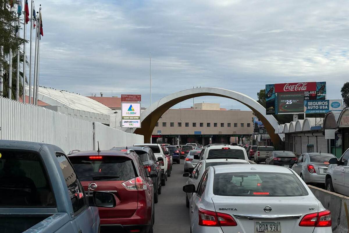 Incrementa flujo vehicular en garitas de Nogales