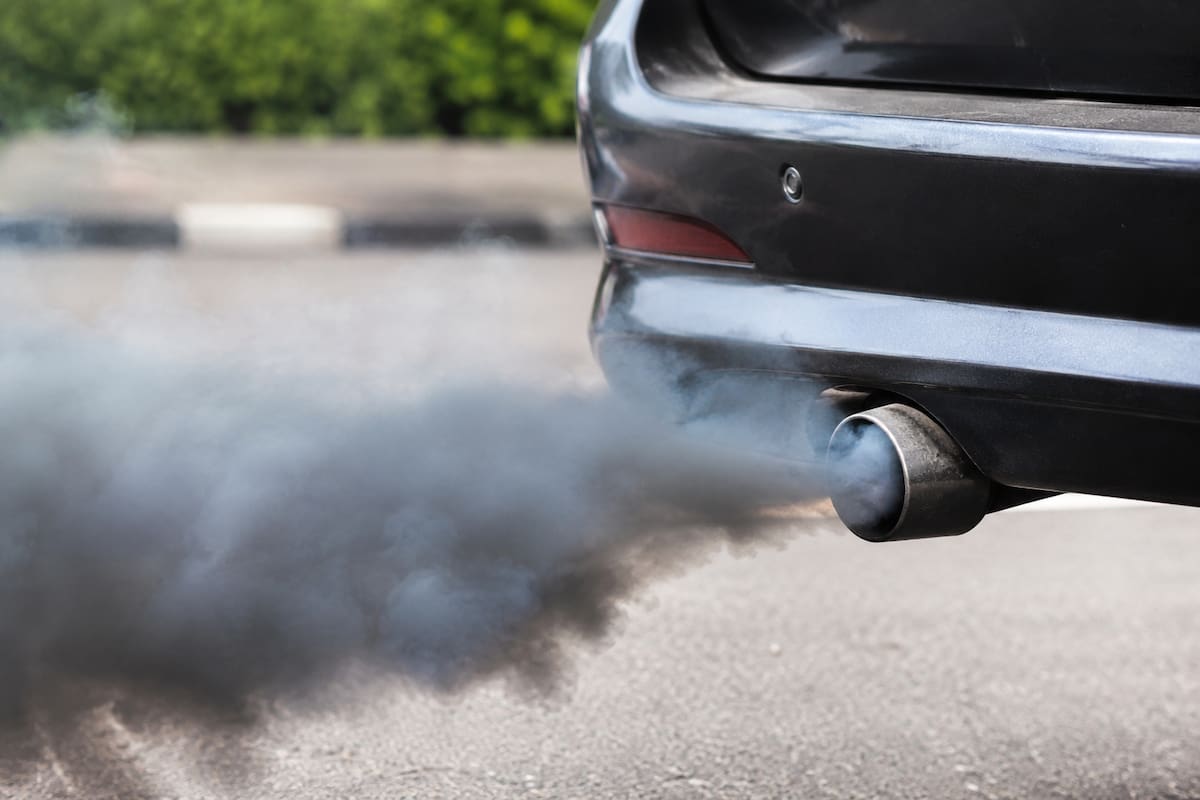 Diferentes tonalidades de humo de auto y su respectivo significado