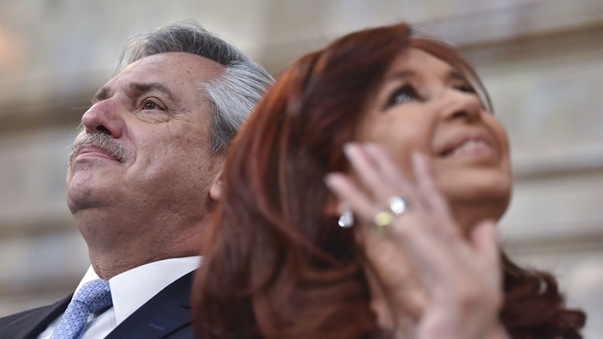 El fallo del máximo tribunal reaviva la polémica política y judicial en Argentina en torno a las causas contra Cristina Fernández de Kirchner. (Photo by Amilcar Orfali/Getty Images)