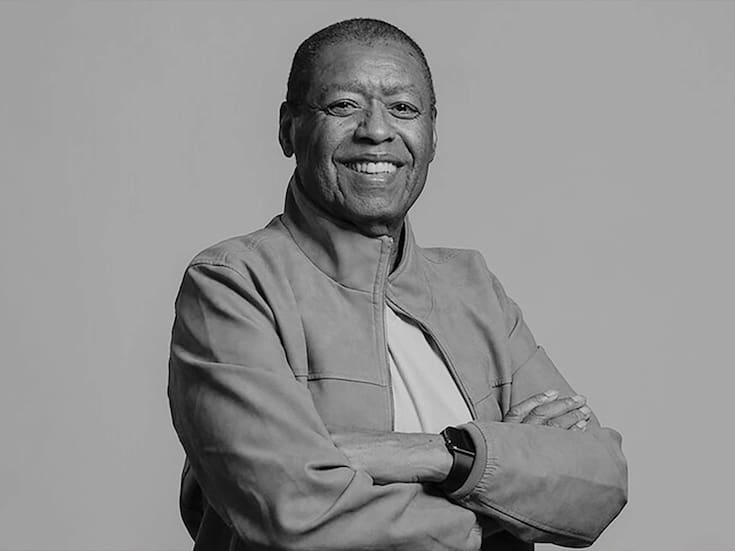 Muere Ron Kenoly a los 81 años, ícono mundial de la música cristiana y líder de alabanza, conocido por “Jesus Is Alive” y “Ancient of Days”