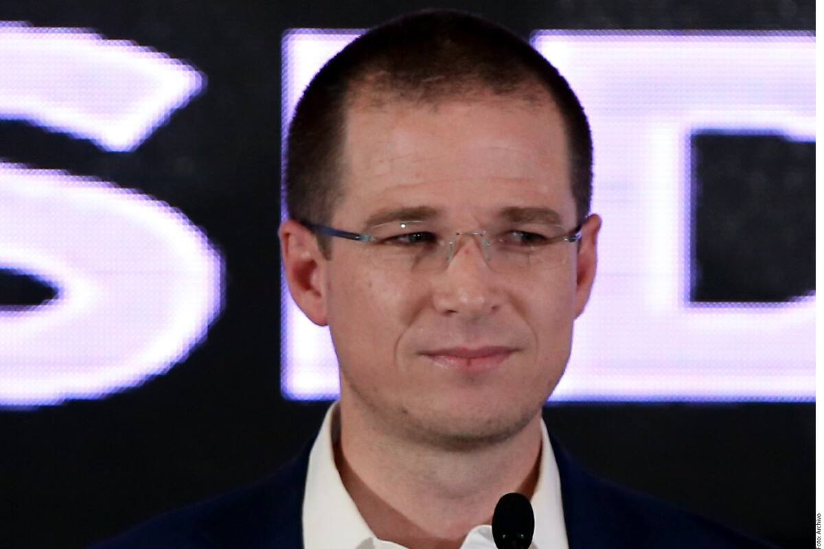 Presenta Ricardo Anaya denuncia contra Emilio Lozoya por daño moral