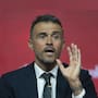 Luis Enrique, exfutbolista y entrenador, asegura que el verdadero cambio en la salud no está en dietas estrictas sino en comer solo cuando hay hambre, entrenar en ayunas si el cuerpo lo permite y mantener movimiento constante durante el día para reducir el sedentarismo y mejorar el bienestar general
