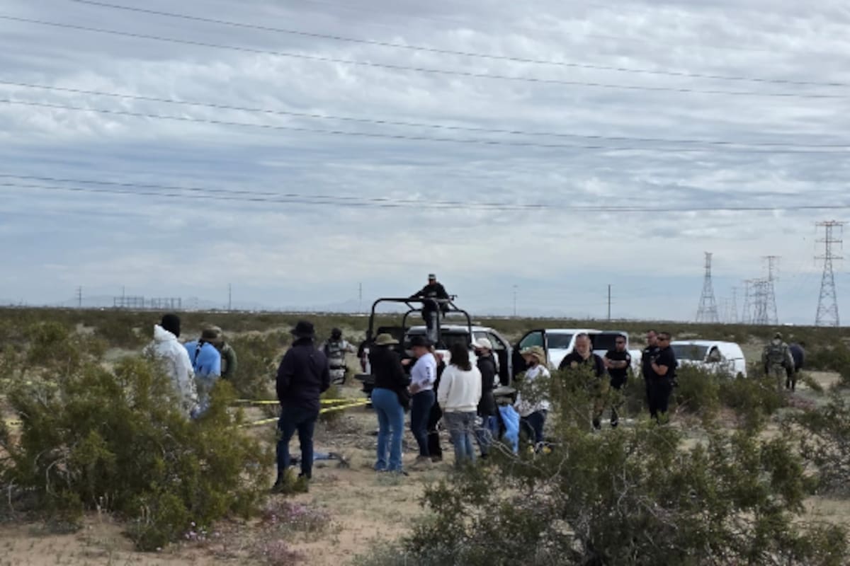 Es de un policia municipal activo, uniforme localizado en zona de fosas clandestinas