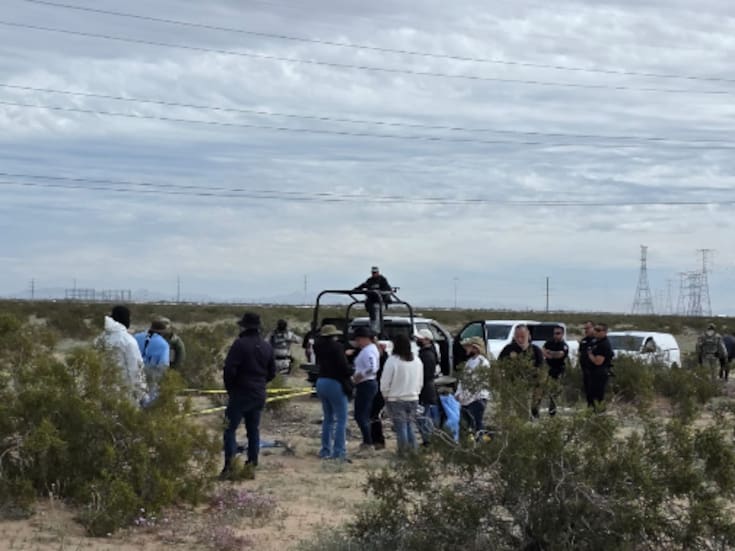 Es de un policia municipal activo, uniforme localizado en zona de fosas clandestinas