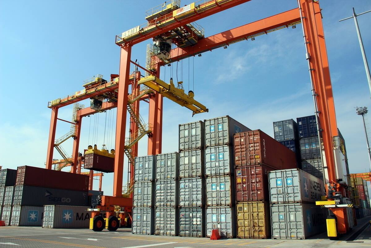 La administración de Donald Trump ratificó que el 1 de febrero se impondrán aranceles a los productos importados de México y Canadá. FOTO: BANCO DIGITAL