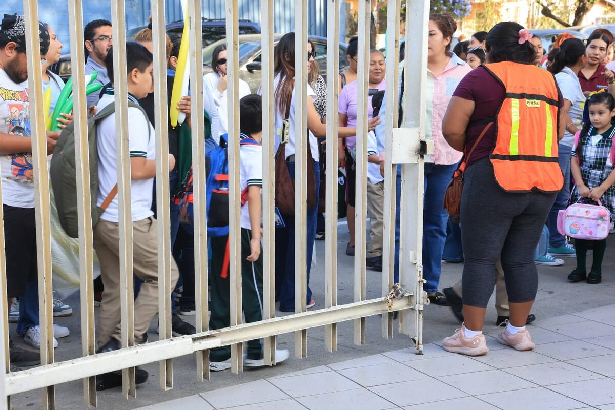 729 mil 182 estudiantes regresaron este lunes a las aulas en Baja California. Foto: Sergio Ortiz