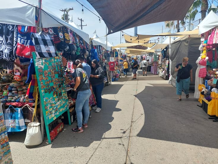Ayuntamiento de Ensenada sigue sin reubicar carpas de ambulantes