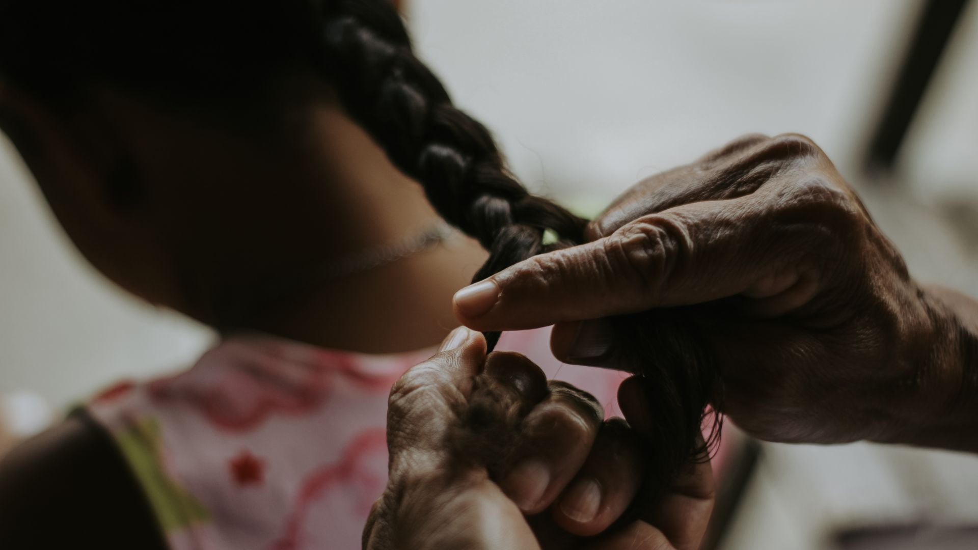El truco de la trenza húmeda para ondas naturales sin calor | Foto: Especialistas (canva)