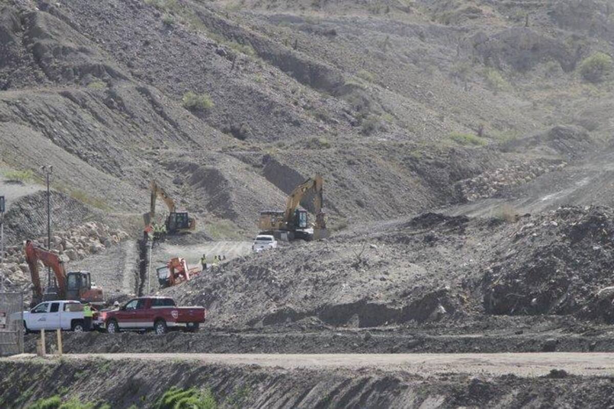Ordenan detener construcción de muro fronterizo privado