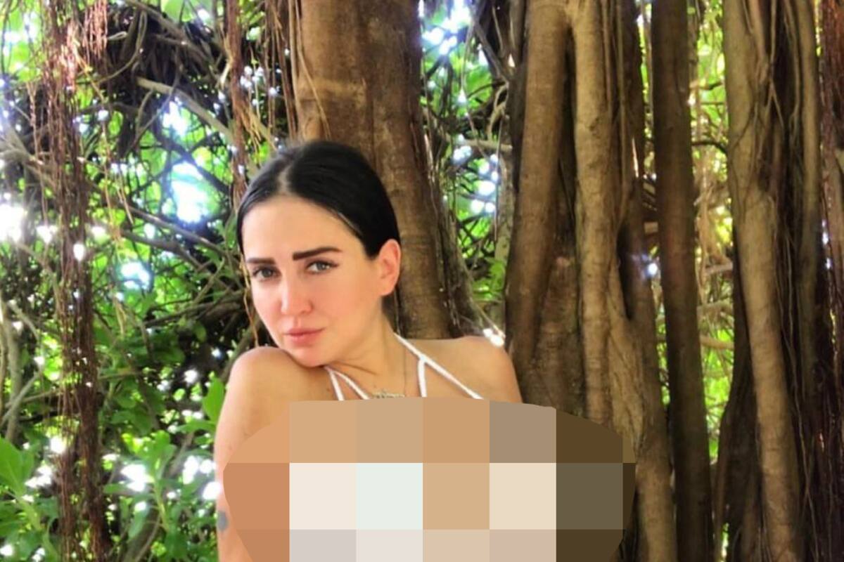Celia Lora lo hace otra vez y enseña todo sin pudor