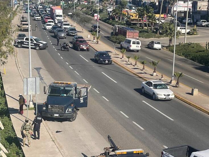 Tráfico lento en el bulevar Benito Juárez tras accidente fatal en Rosarito