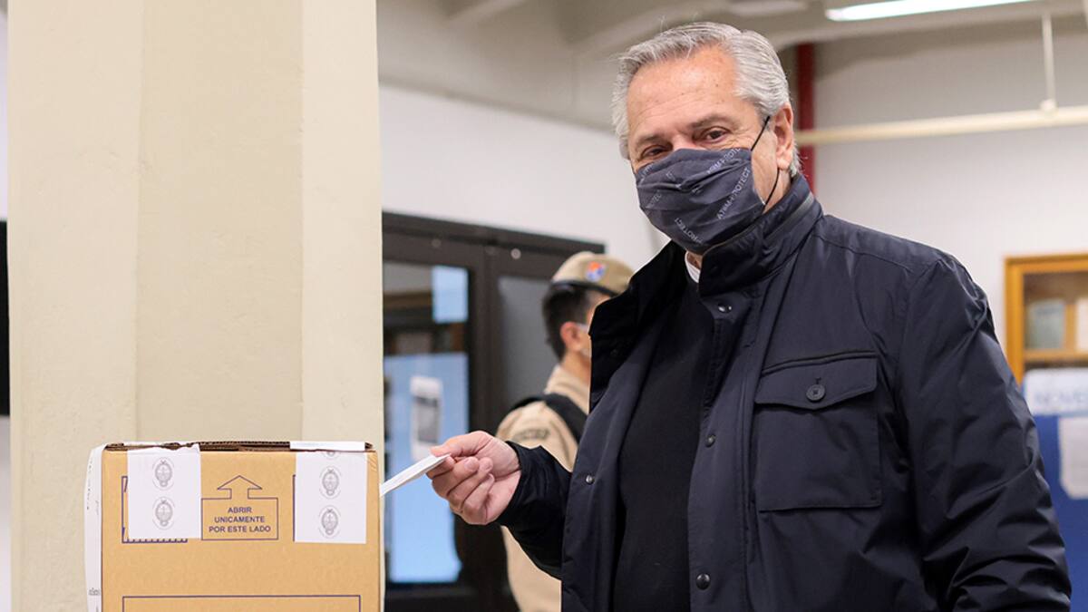 epa09463598 Handout picture provided by Argentinian Presidency that shows Argentine President Alberto Fernandez voting during the legislative primary elections in Buenos Aires, Argentina on 12 September 2021. EPA/ESTEBAN COLLAZO HANDOUT EDITORIAL USE ONLY ONLY AVAILABLE TO ILLUSTRATE THE ACCOMPANYING NEWS (MANDATORY CREDIT) HANDOUT EDITORIAL USE ONLY/NO SALES
