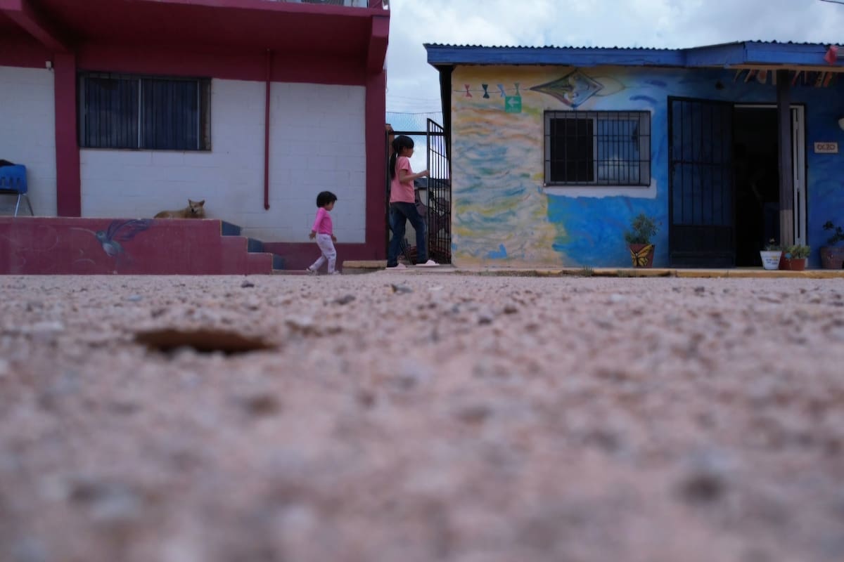 De paso, pero estudiando: Albergue ‘Casa de Misericordia’ ofrece clases para migrantes en Nogales
